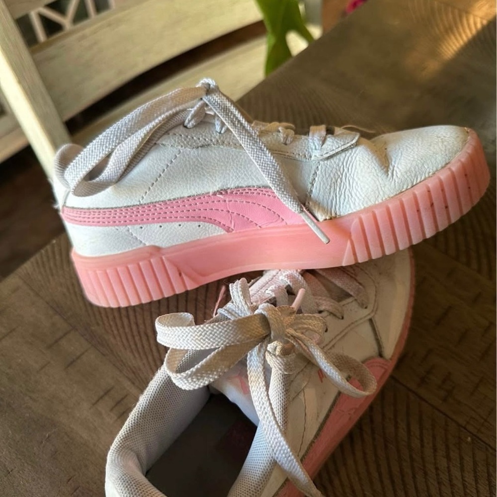 Puma Kids Sneakers in White and Pink